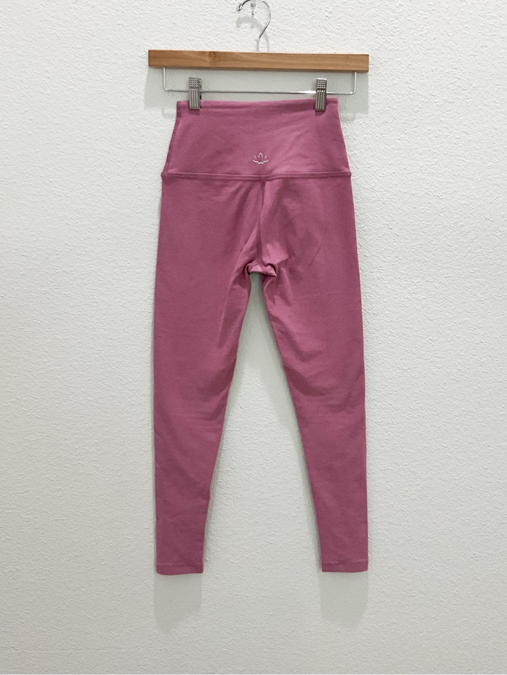 Beyond Yoga 2-Piece Set Includes Cropped Tank Top and High-Rise Leggings Size XS - Picture 5 of 5